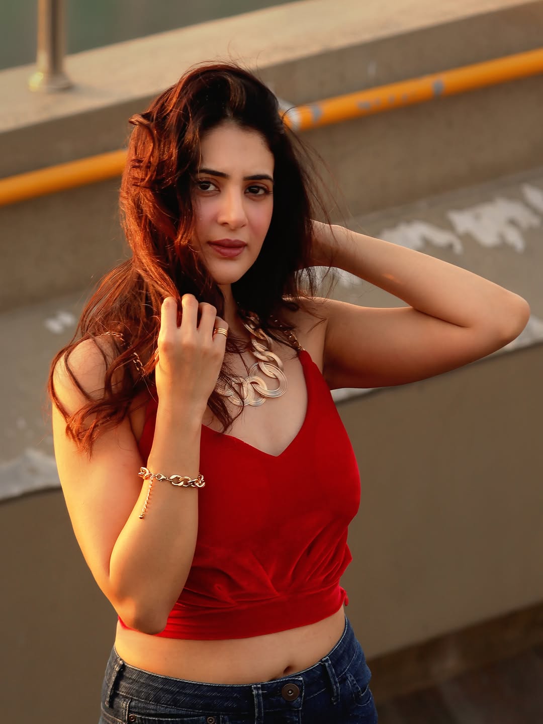 Arshin Mehta Flaunts Toned Waistline Navel Look