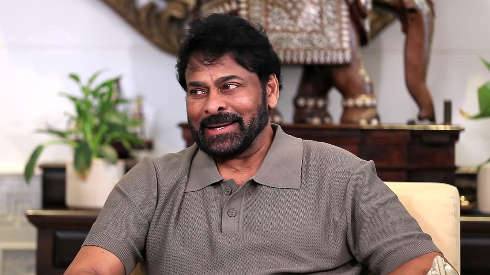 Chiranjeevi praises Ram Charan in Peddi