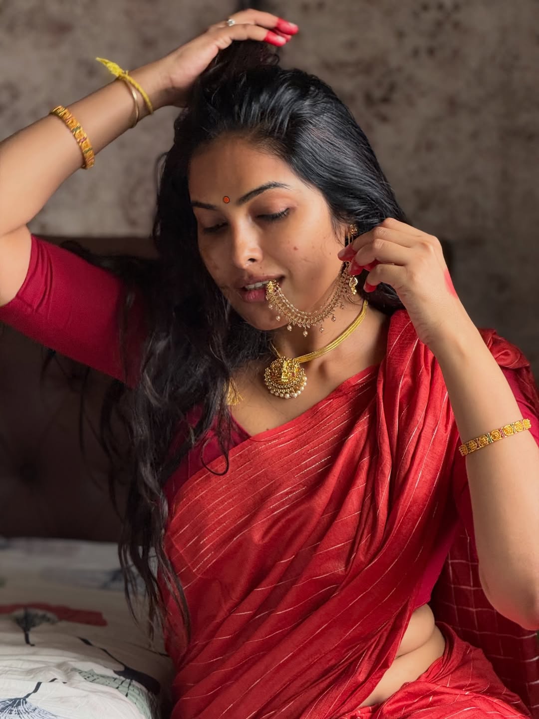 Divi Vadthya Traditional Gold Bangle Style