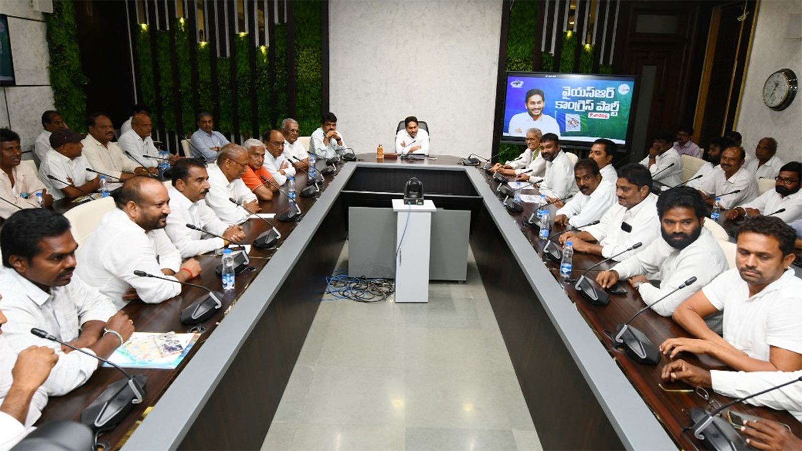 Jagan's meeting with Undavalli farmers