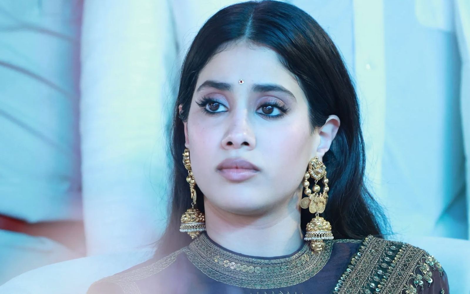 Janhvi Kapoor ove Peddi Controversy