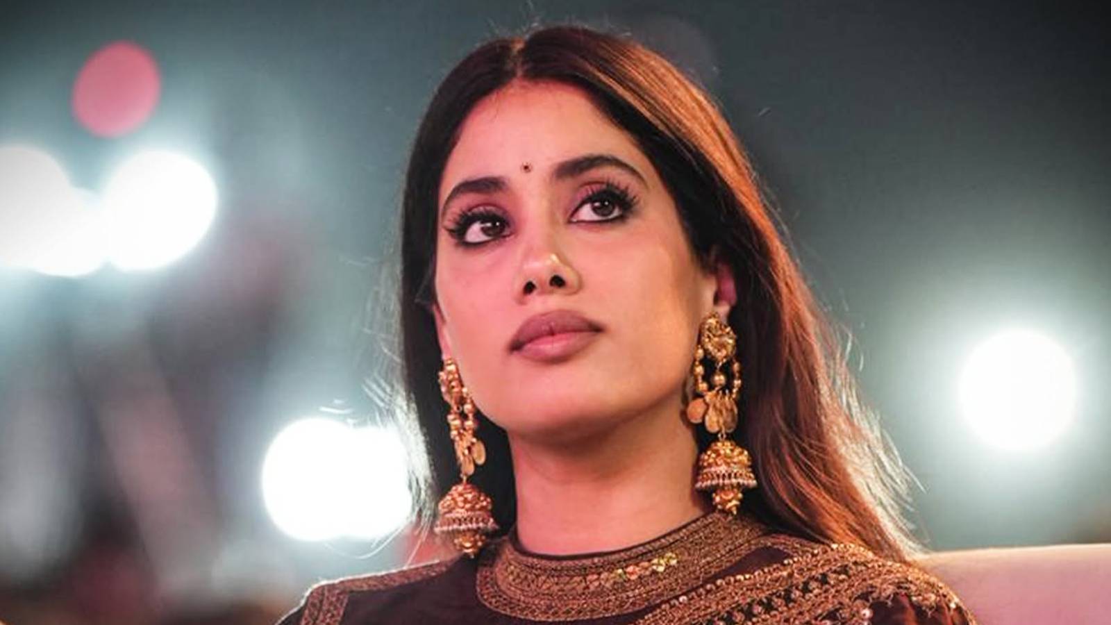 Janhvi Kapoor ove Peddi Controversy