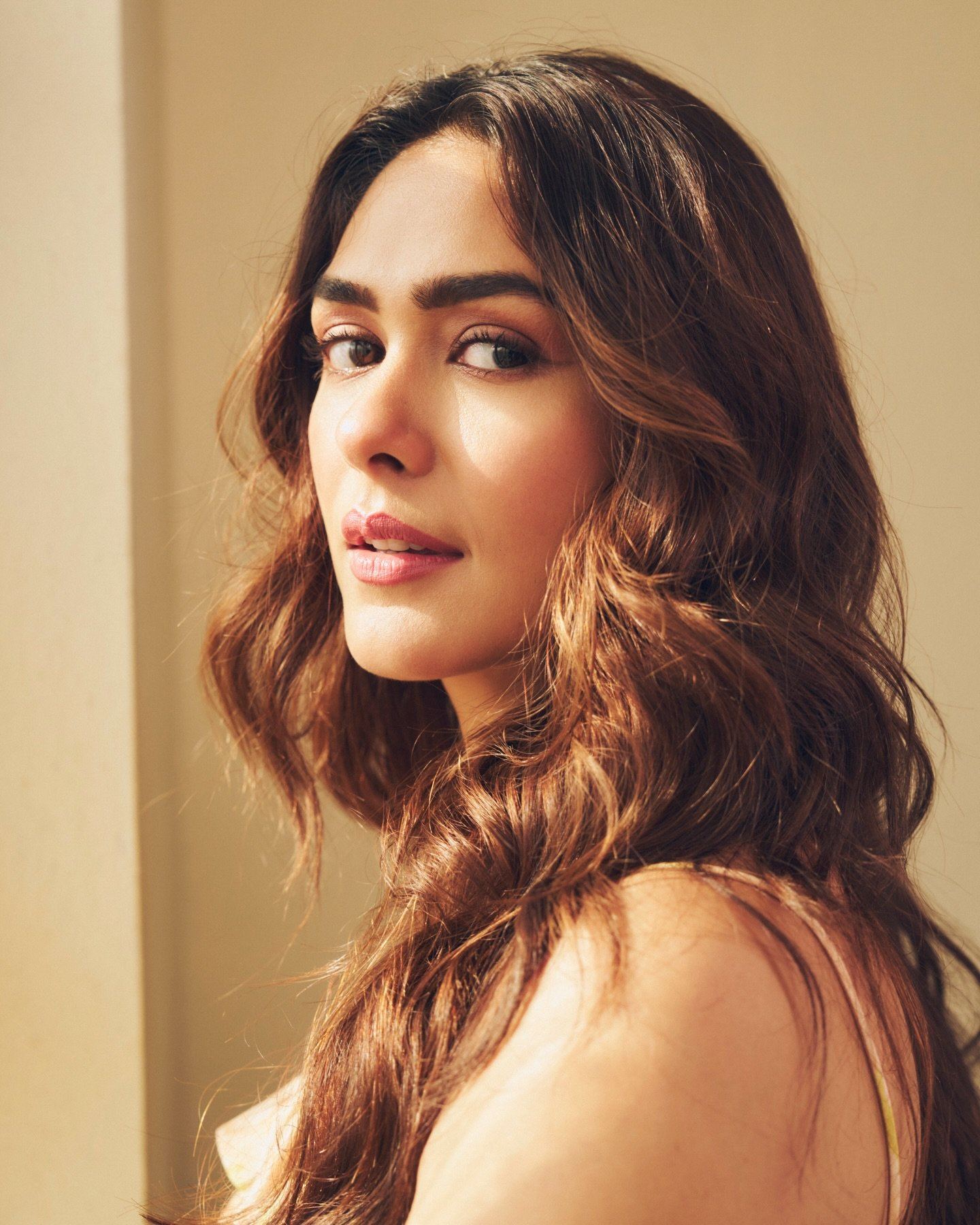 Mrunal Thakur Wavy Hairstyle Sunlit Glow Photo