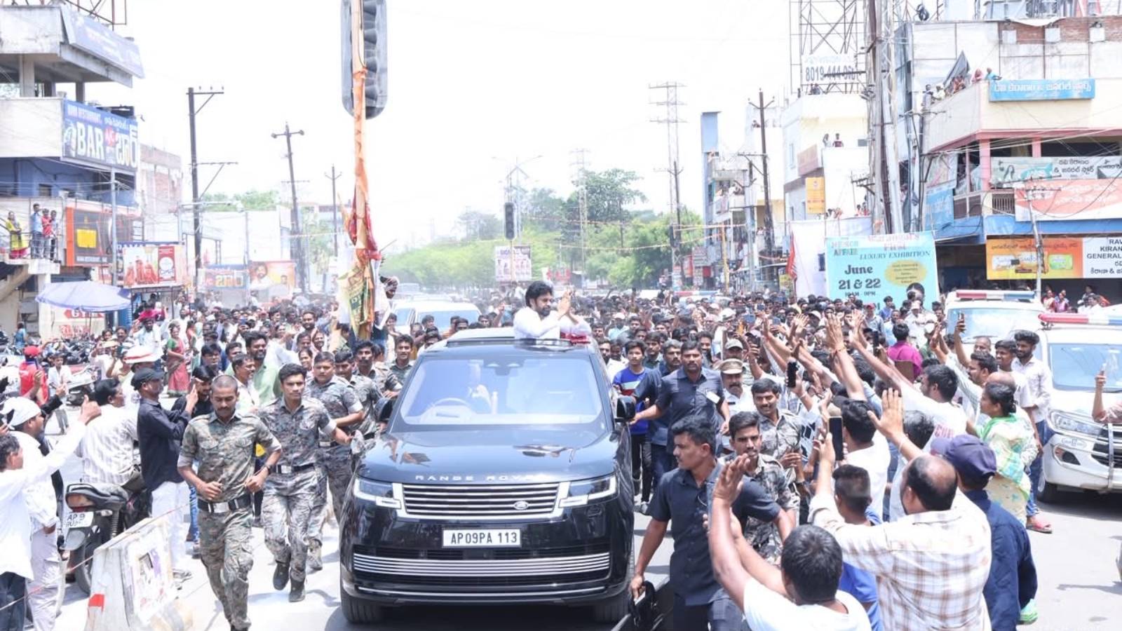 Pawan Kalyan receives grand welcome in Hanumakonda