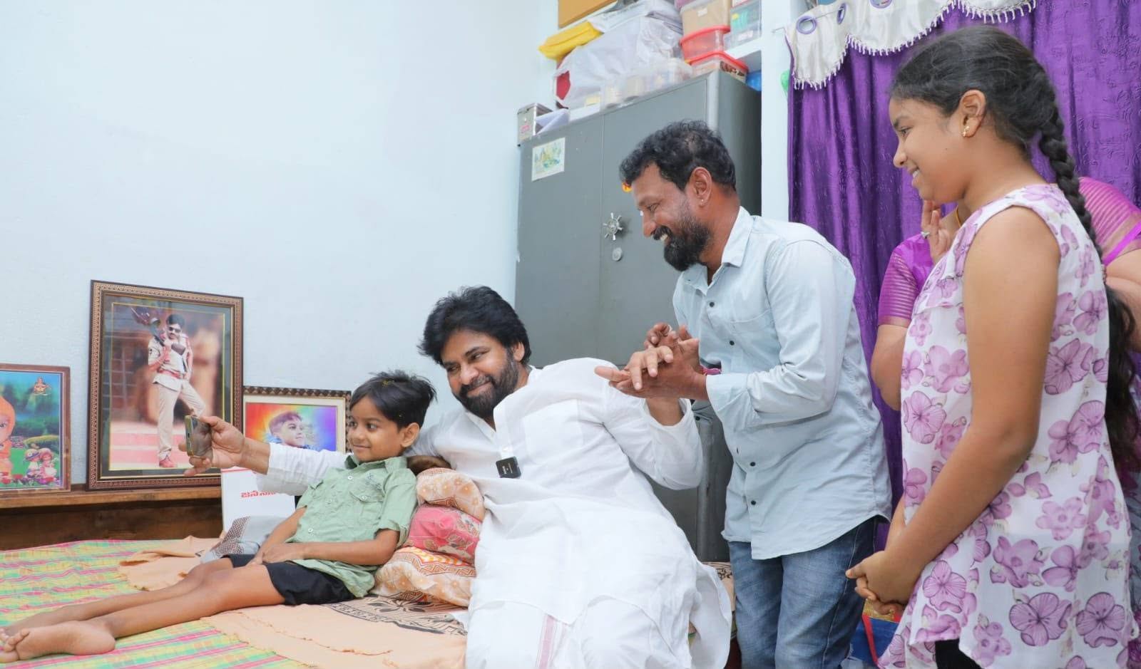 Pawan Kalyan Enters Home For Emotional Fan Meet