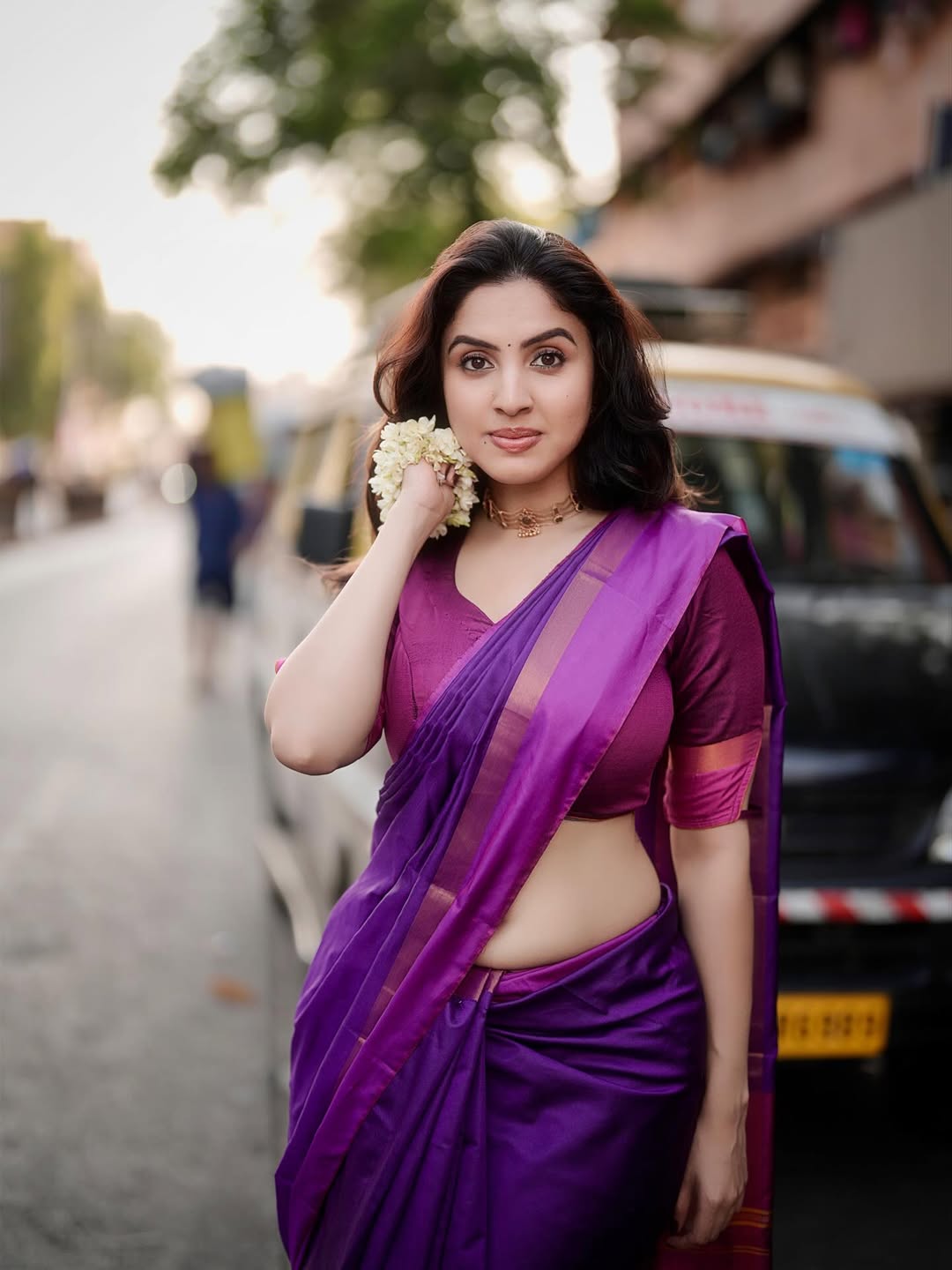 Priyanka Kholgade Wearing Golden Choker Jewelry