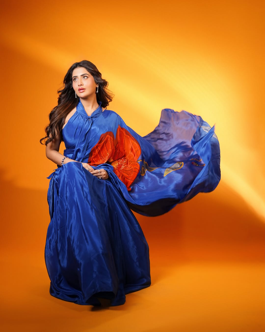 Rashi Singh Elevates Blue Saree Style Effortless