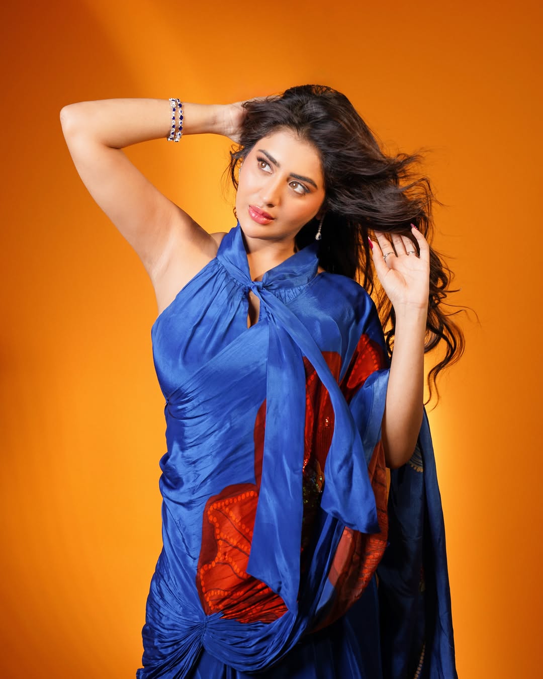 Rashi Singh Flaunts Chic Fashion Pose In Blue