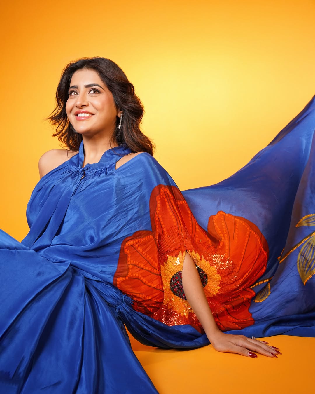 Rashi Singh Brings Trendy Saree Drama To Life