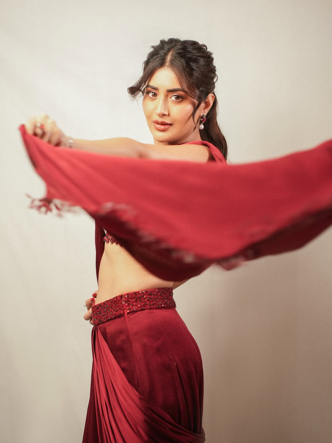 Rashi Singh Waving Saree Pallu In Studio Shoot