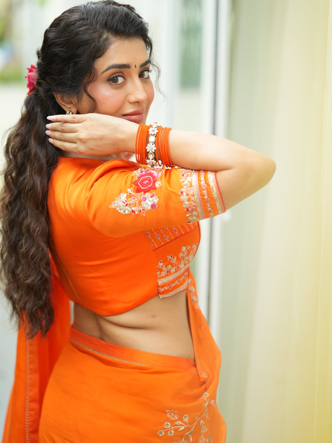 Rashi Singh Showing Detailed Blouse Back Design