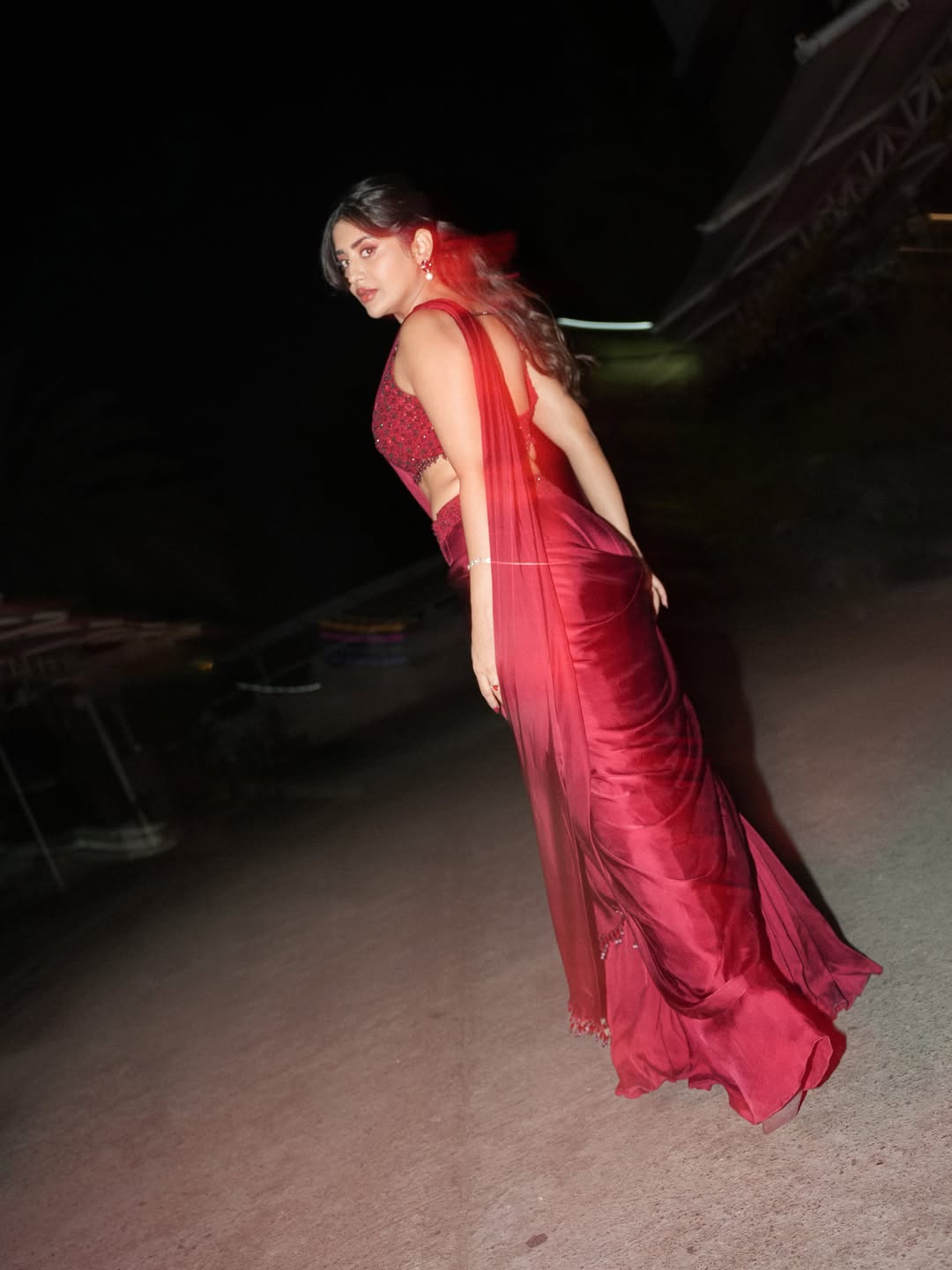 Rashi Singh Walking Confidently In Maroon Drape
