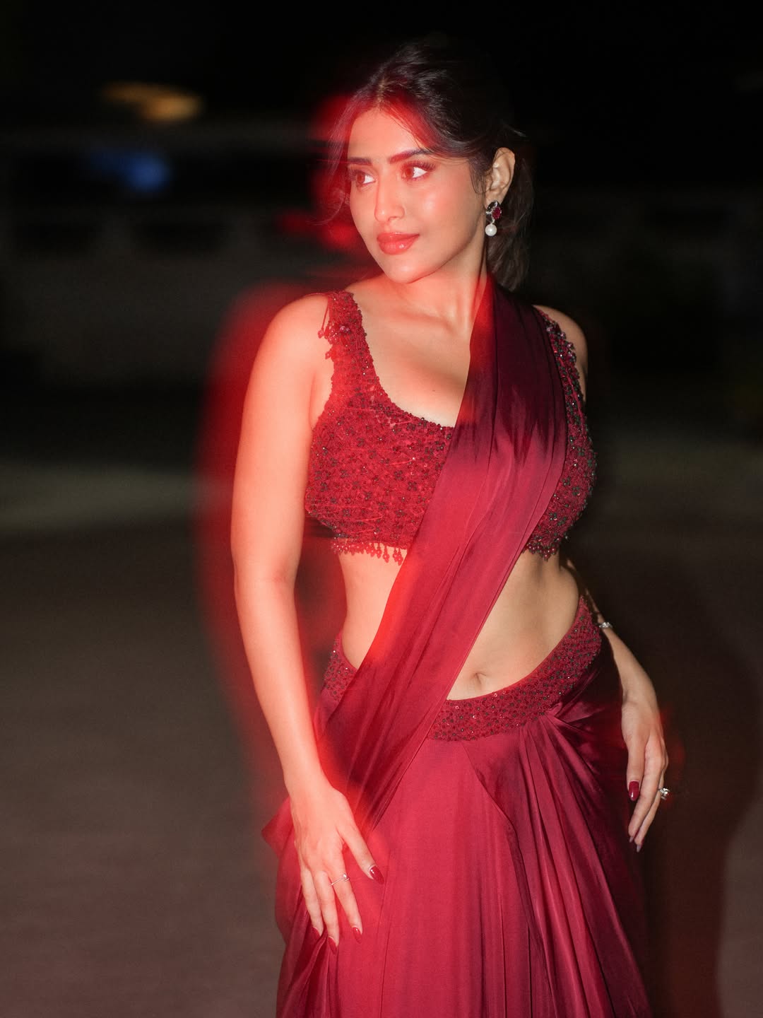 Rashi Singh Flaunts Toned Waistline Navel Look