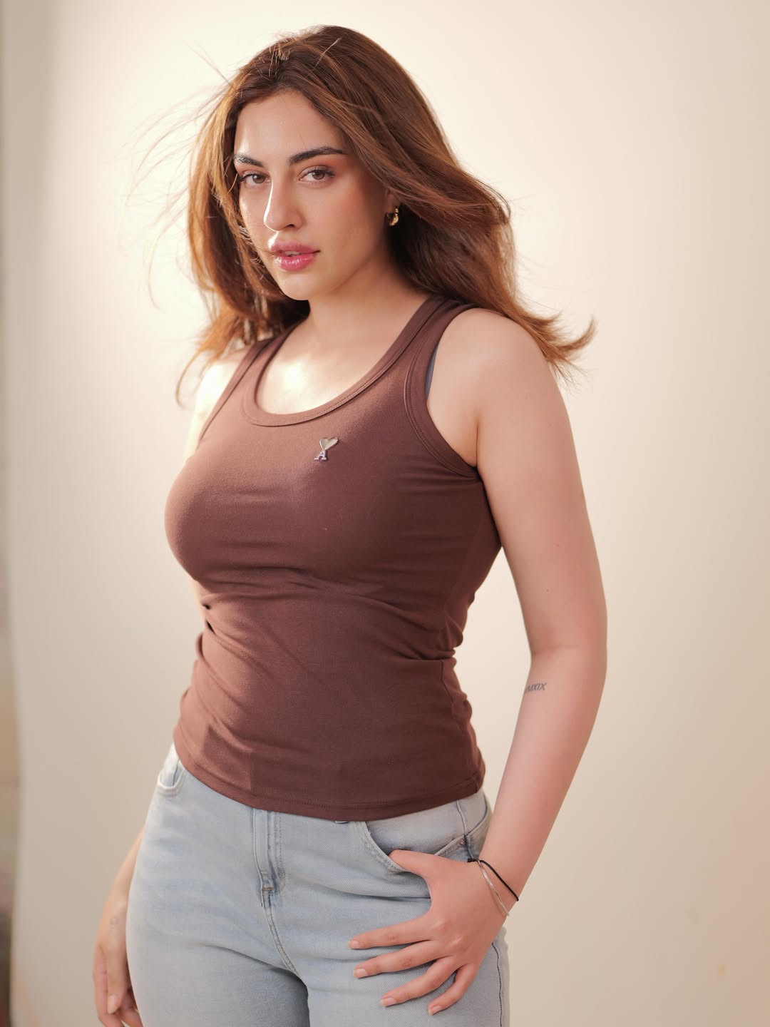Samreen Kaur Flaunts Effortless Denim Style Look