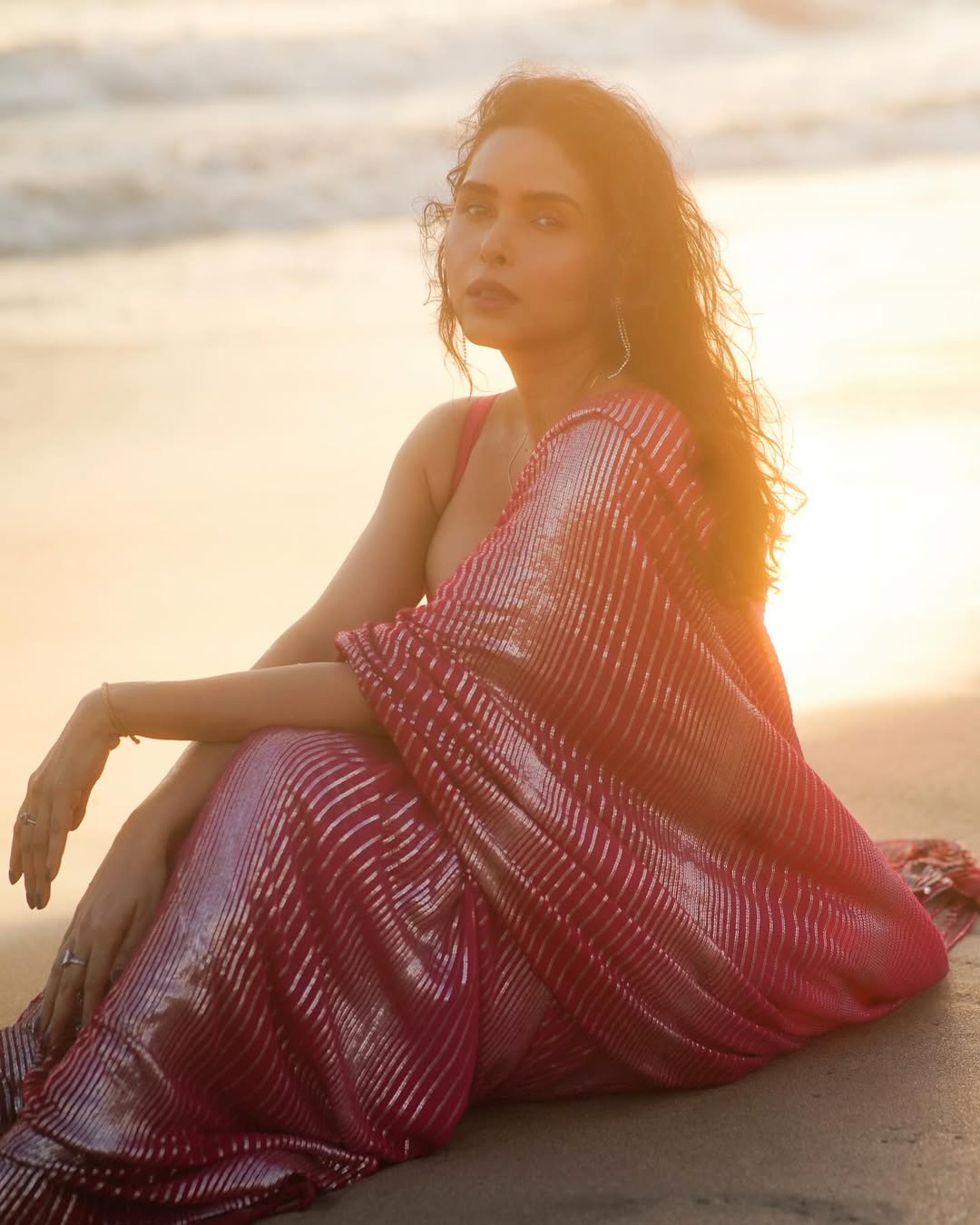 Elegant Sunset Pose In Crimson Saree By The Shore