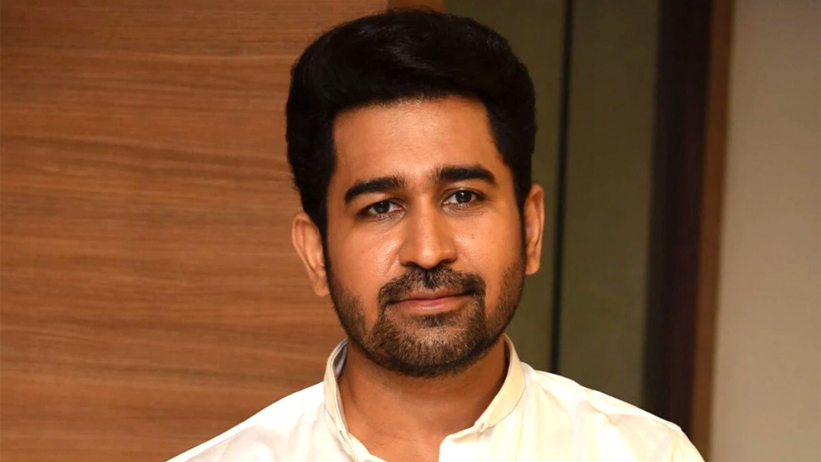 Vijay Antony on Swasika dance