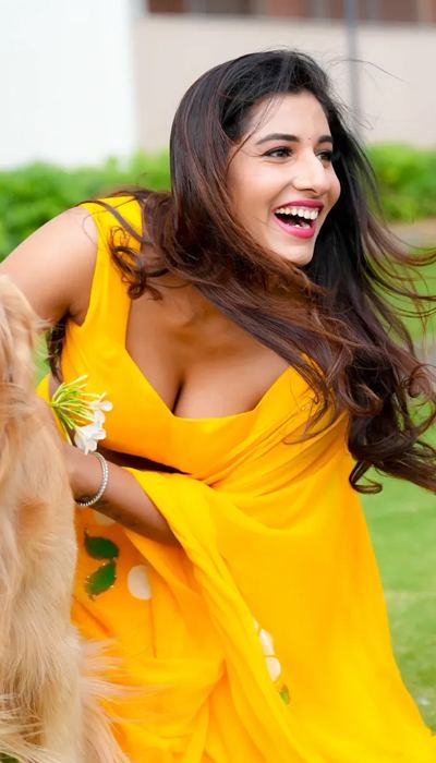 Vishnu Priya Bhimeneni Radiant In Yellow Attire