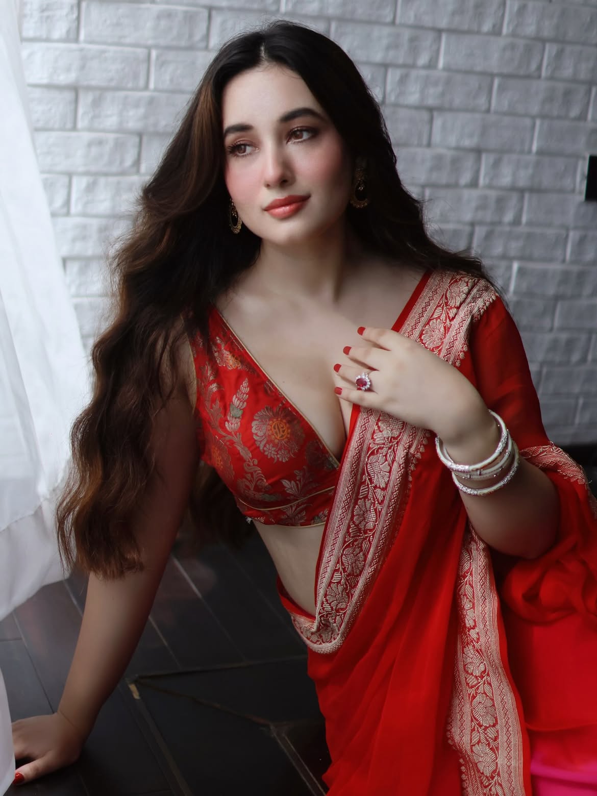 Elegant Side Glance In Designer Saree Fashion Look