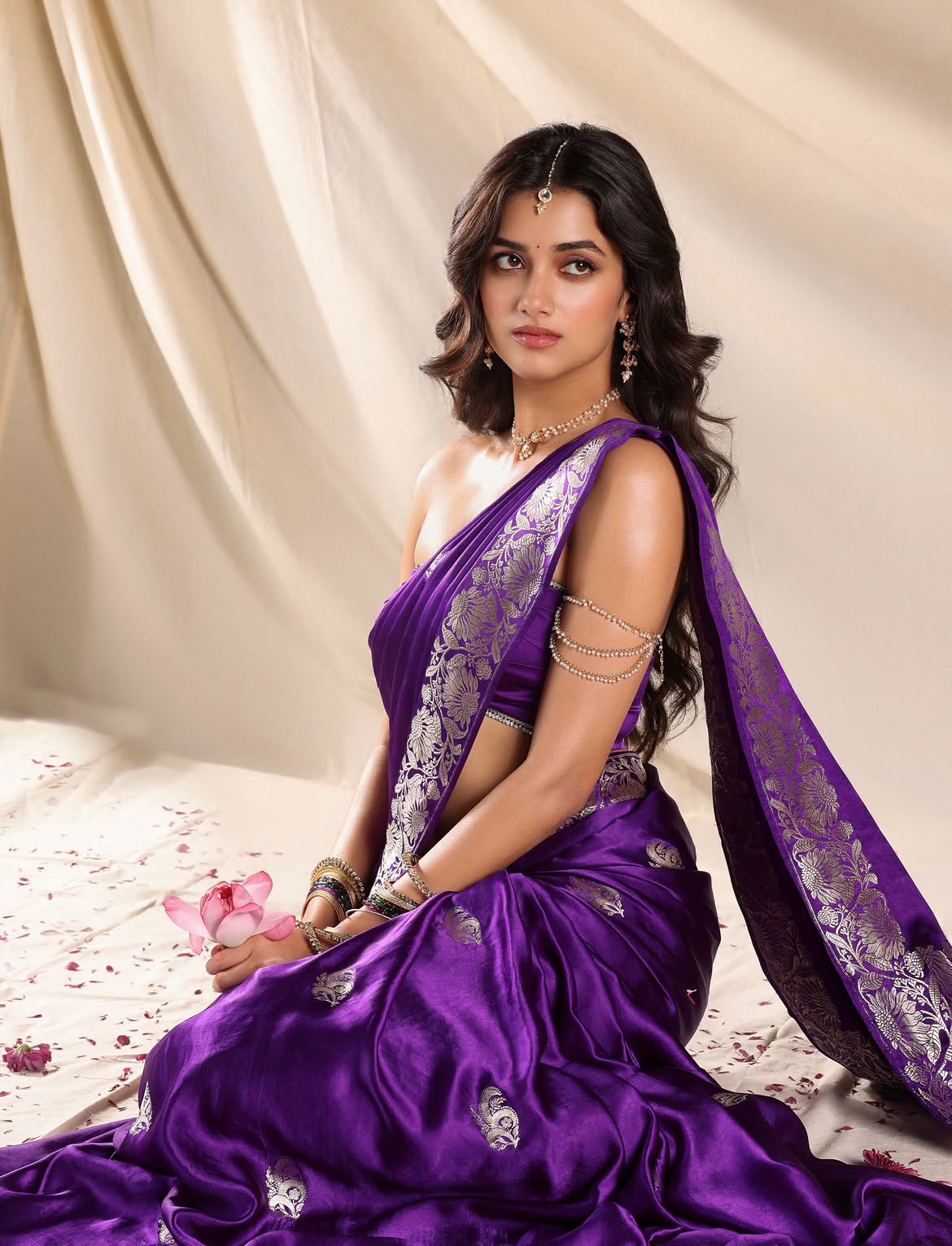 Bhagyashri Borse Soft Shimmer Eye Makeup Aesthetic