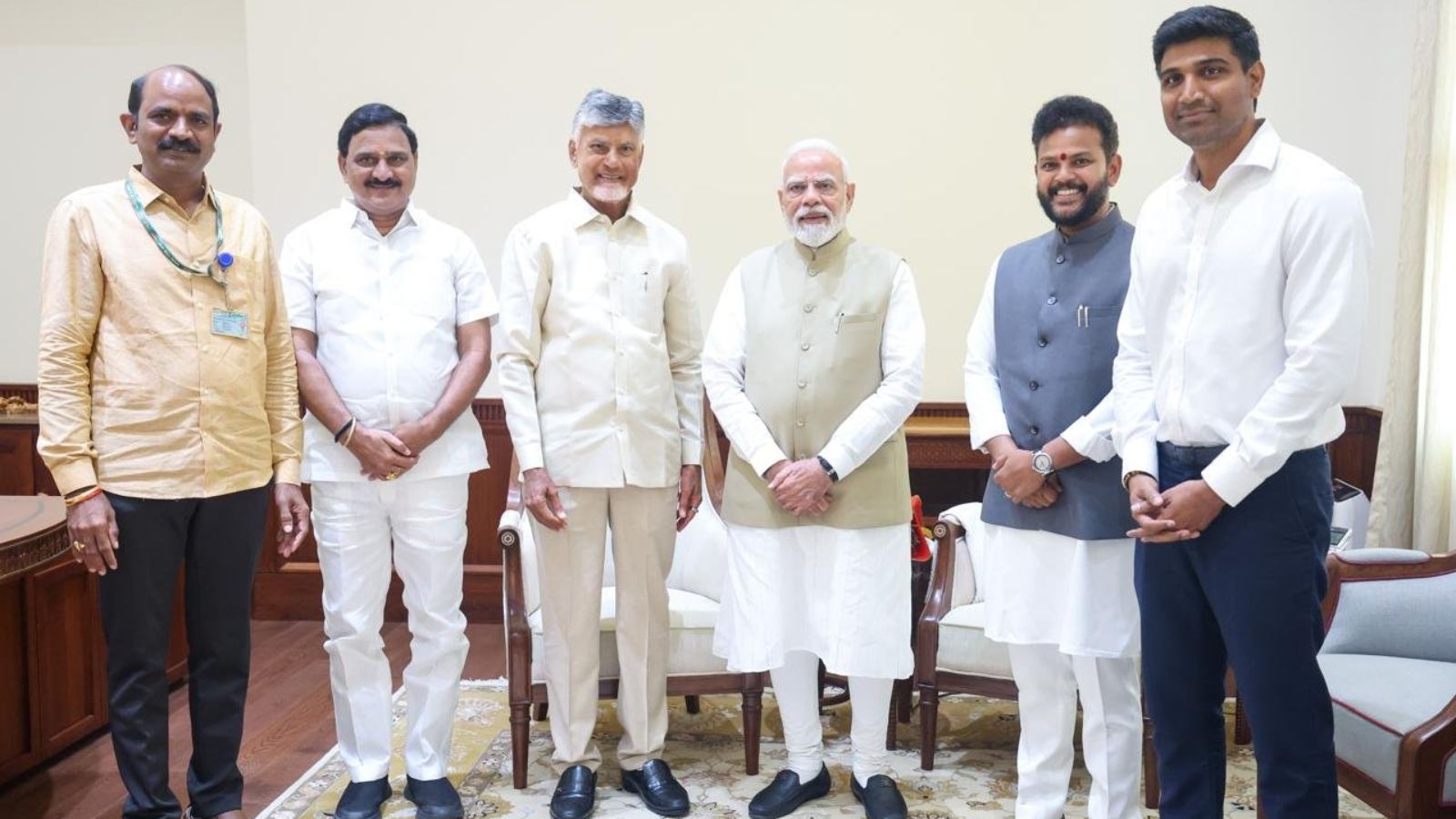 Chandrababu meets Modi over Bhogapuram Airport