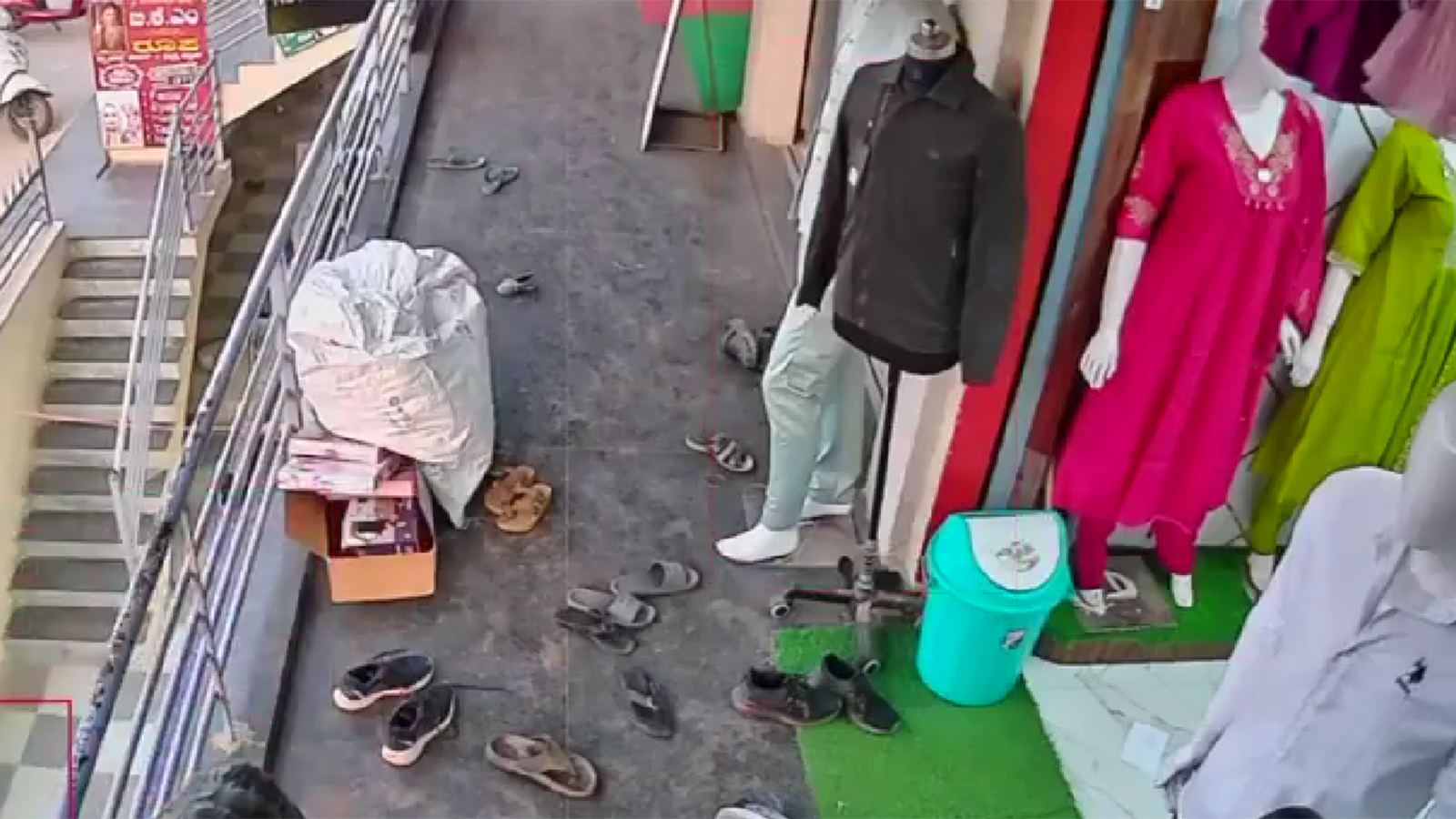 Child Falls From Mall First Floor