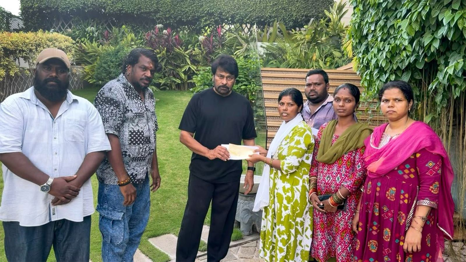 Chiranjeevi supports Gabbar Singh Ramesh