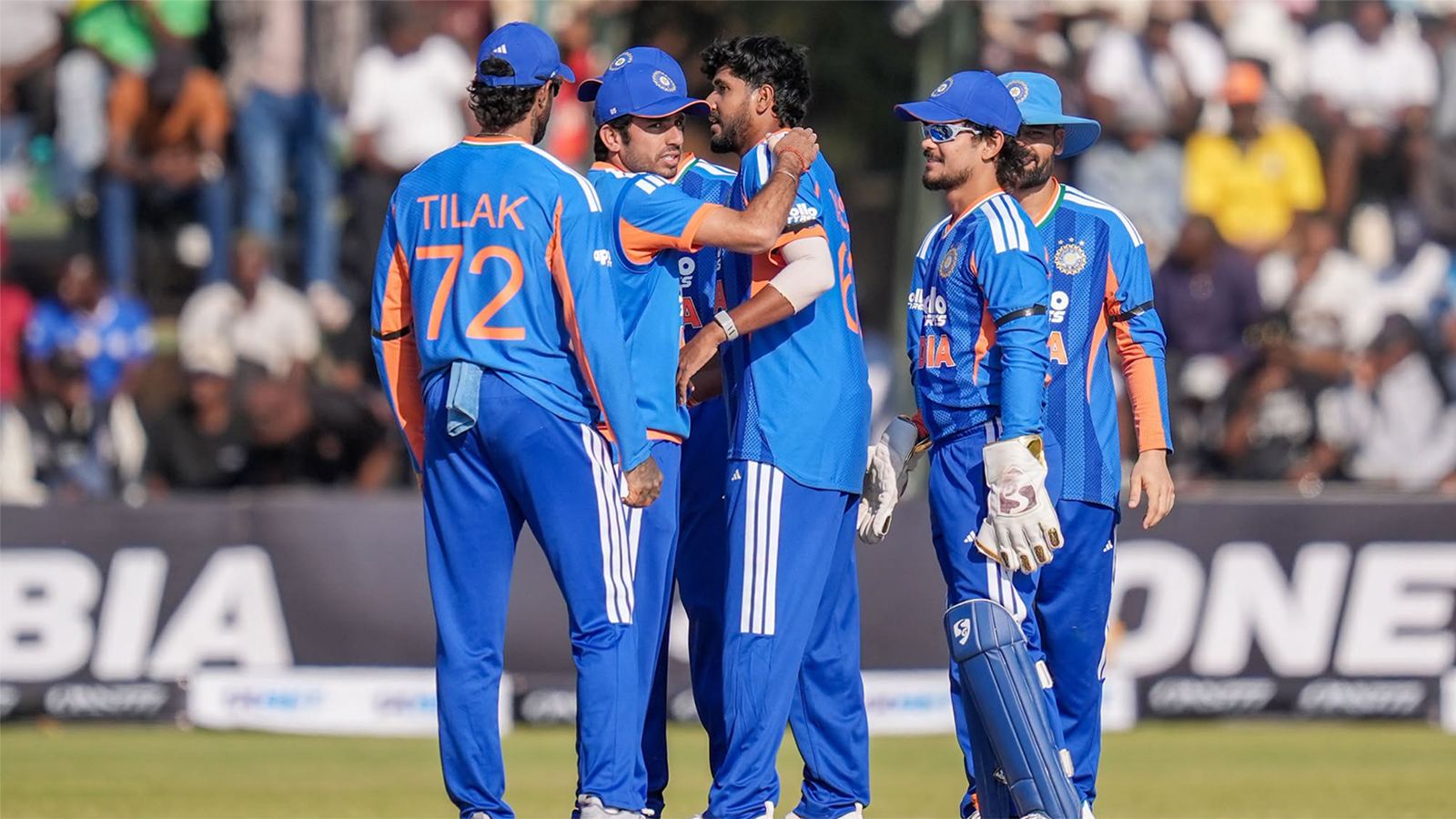 India celebrate T20I series win over Zimbabwe