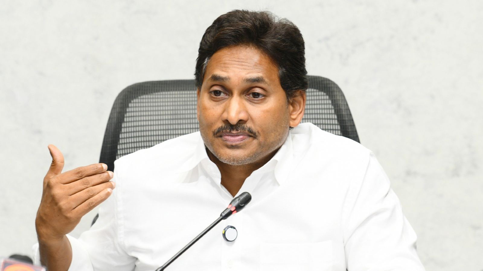 Jagan shifts focus from Vizag
