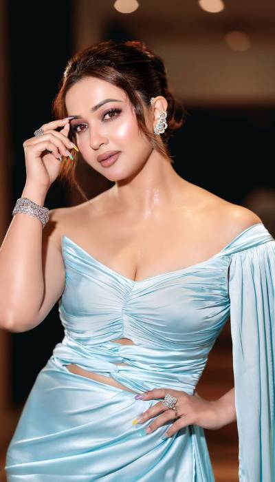 Koushani Mukherjee Blue Glam Game