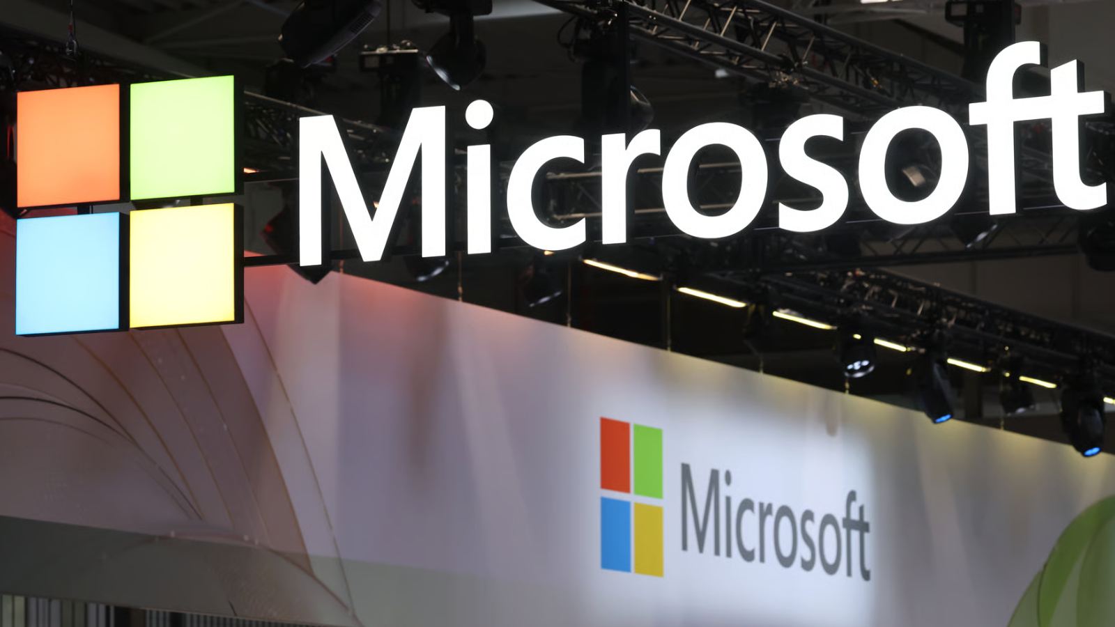 Microsoft market value reaches record high