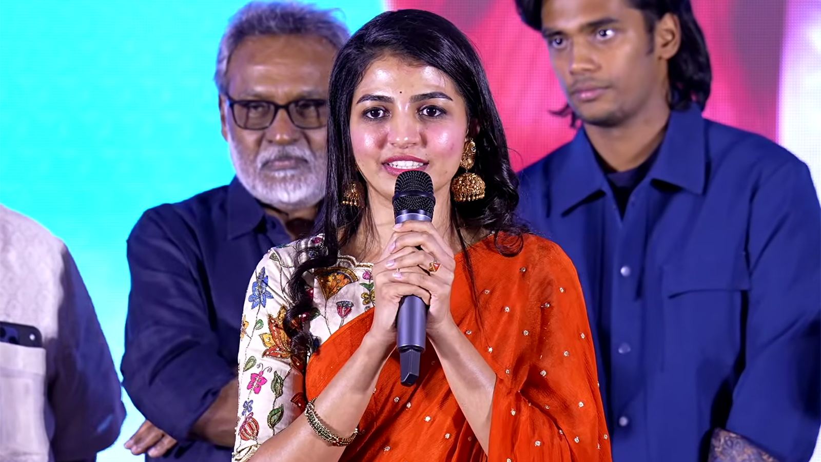 ఇడుపు కాయితం గురించి మాత్రం అడక్కండి: నాగదుర్గ