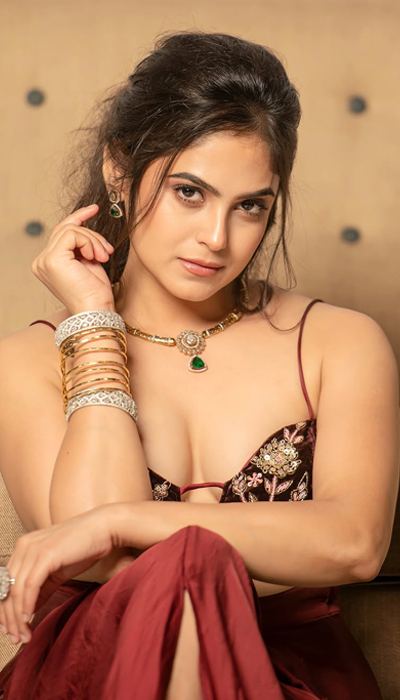 Naina Ganguly Displaying Stacked Gold Cuffs Glow