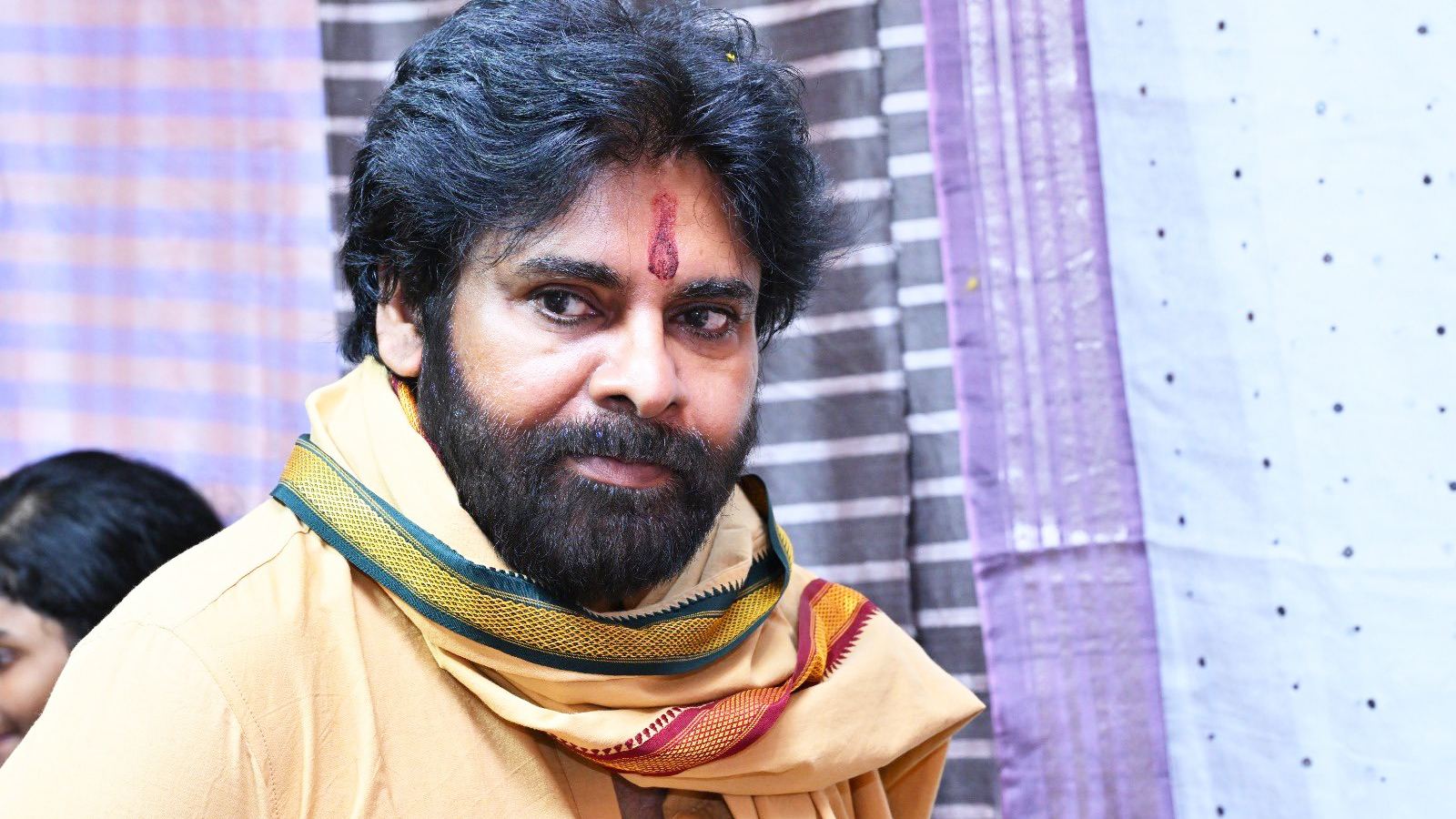 Pawan Kalyan arrives in Mumbai
