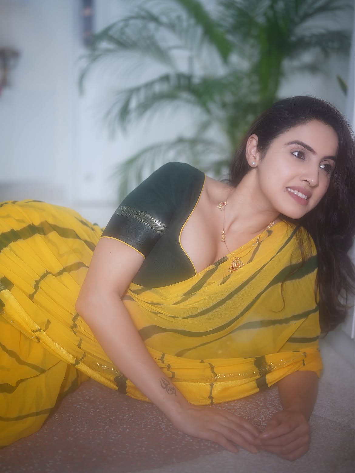 Priyanka Kholgade Relaxed Floor Pose In Saree