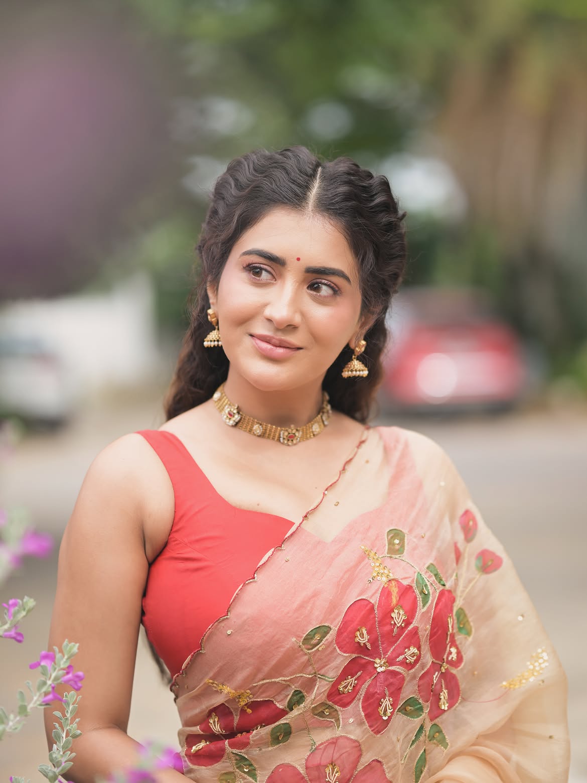 Rashi Singh Flashing A Warm Side Profile Smile