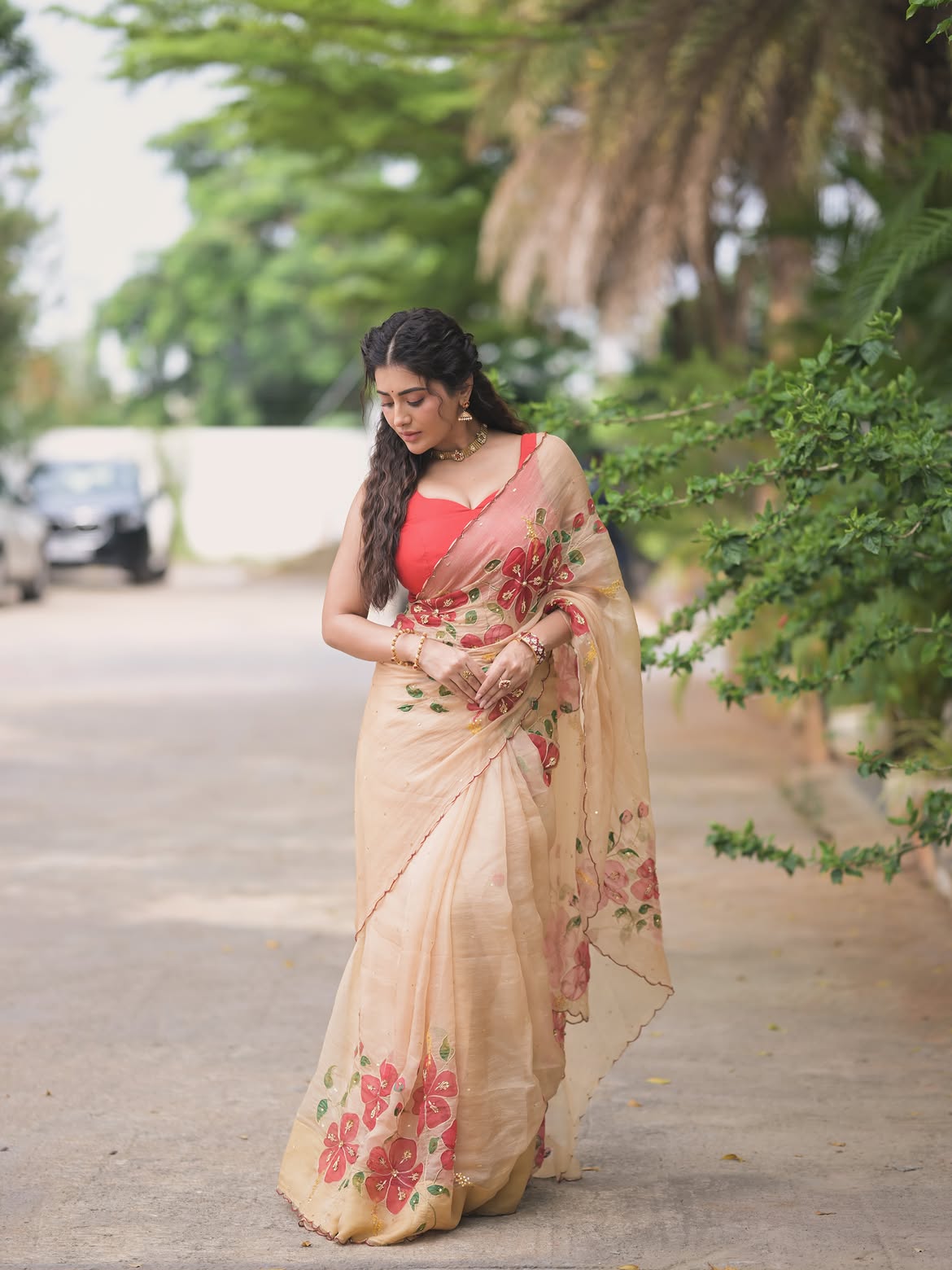 Rashi Singh Flaunting Traditional Gold Choker