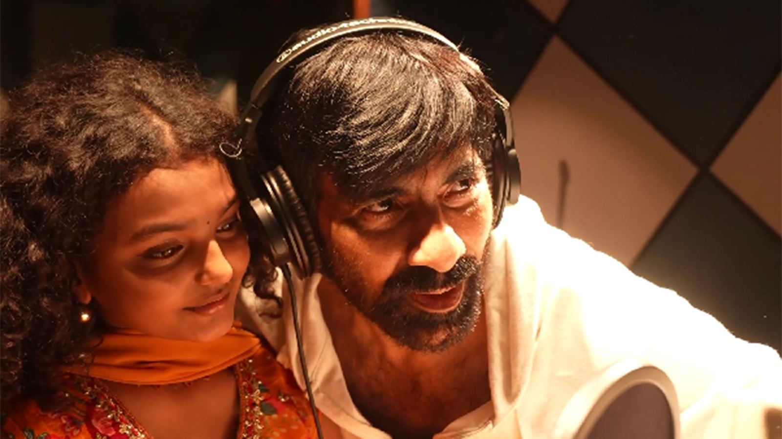 Ravi Teja Starts Dubbing for Irumudi