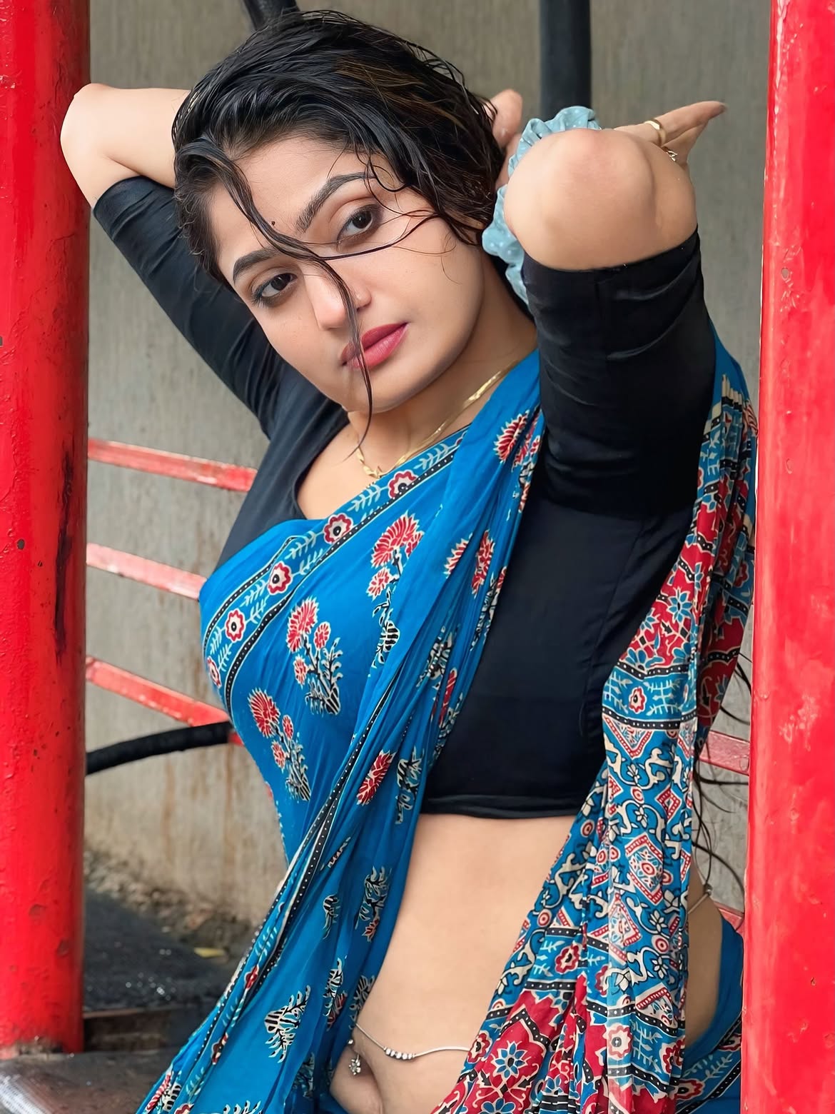 Sanam Joshi Bold Gaze In Rainy Season Saree