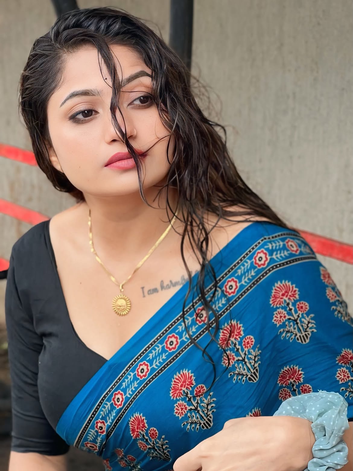 Sanam Joshi Close Up Portrait In Printed Saree