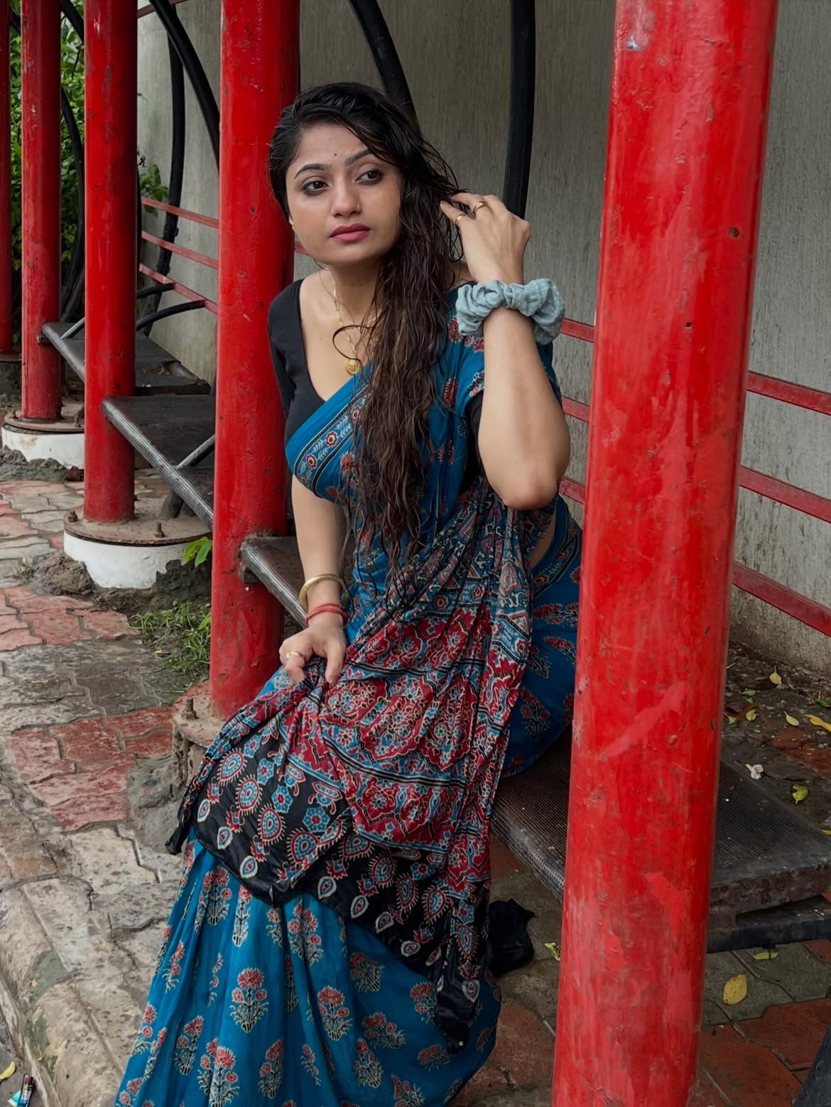 Sanam Joshi Seated Pose In Printed Blue Saree