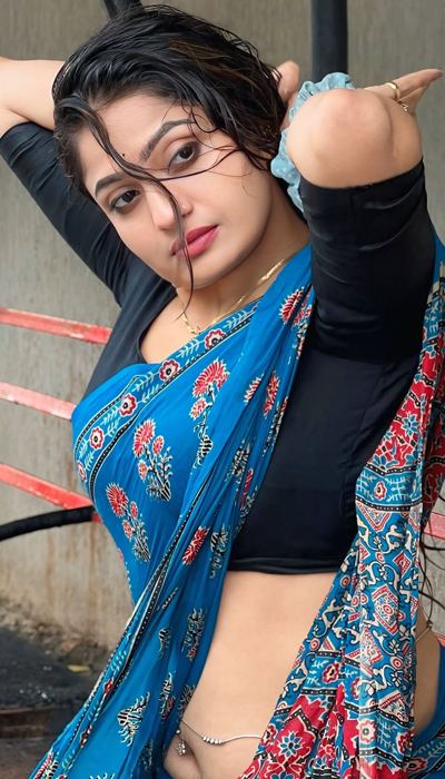 Sanam Joshi Elegant Saree Drape Street Shoot
