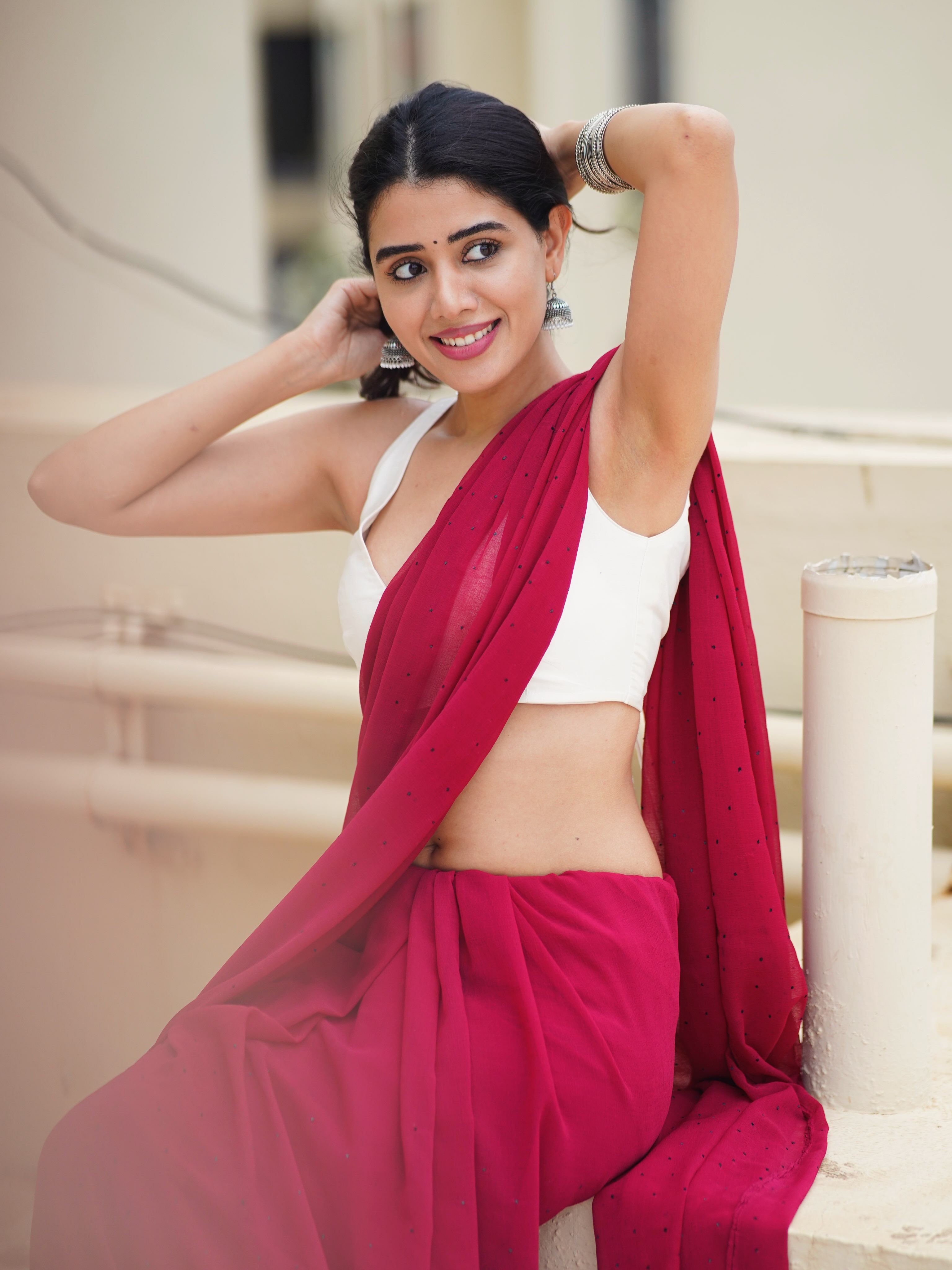 Aarti Chikara Gives A Confident Saree Pose
