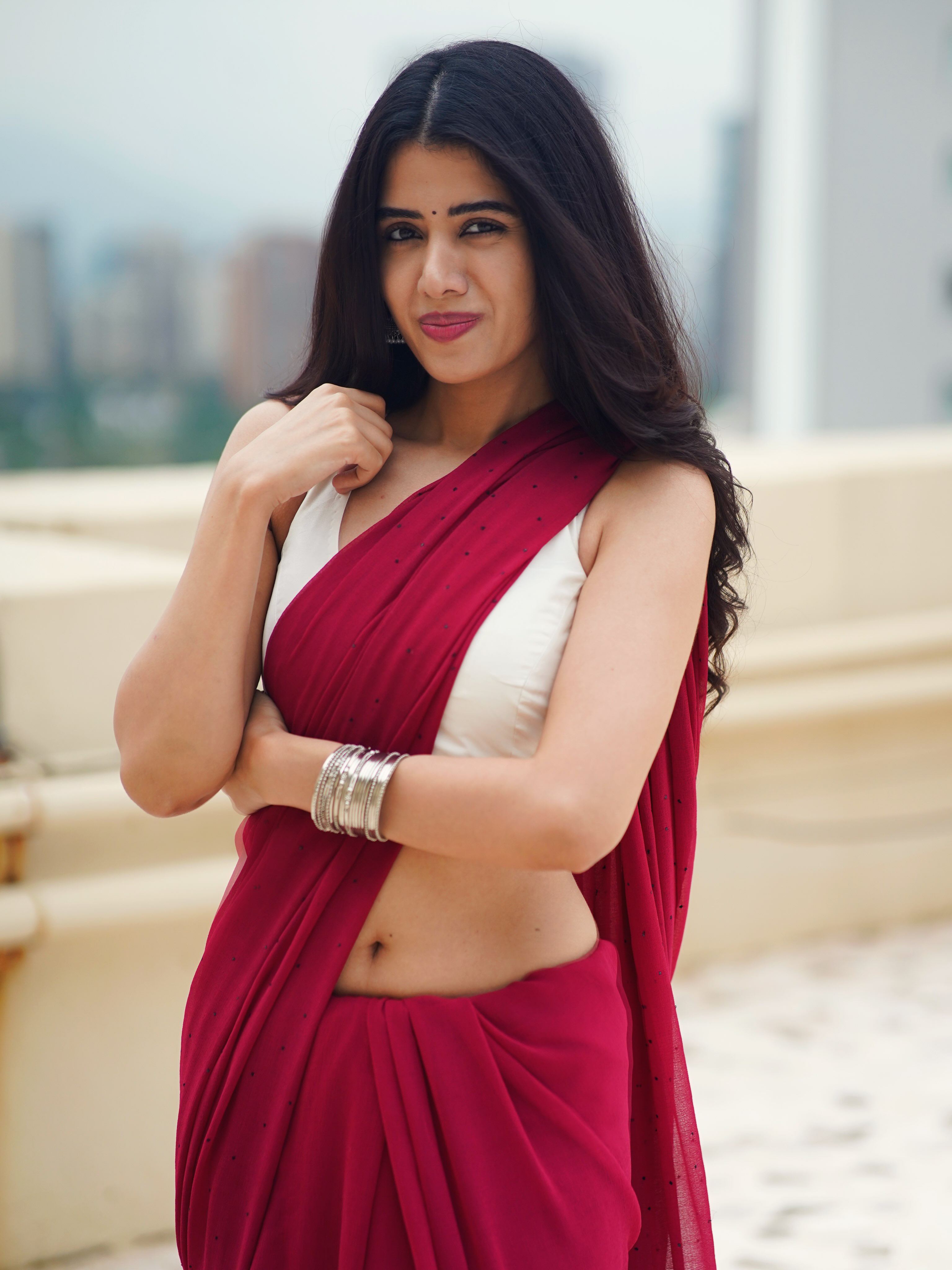 Aarti Chikara Serves Fresh Saree Style On Camera
