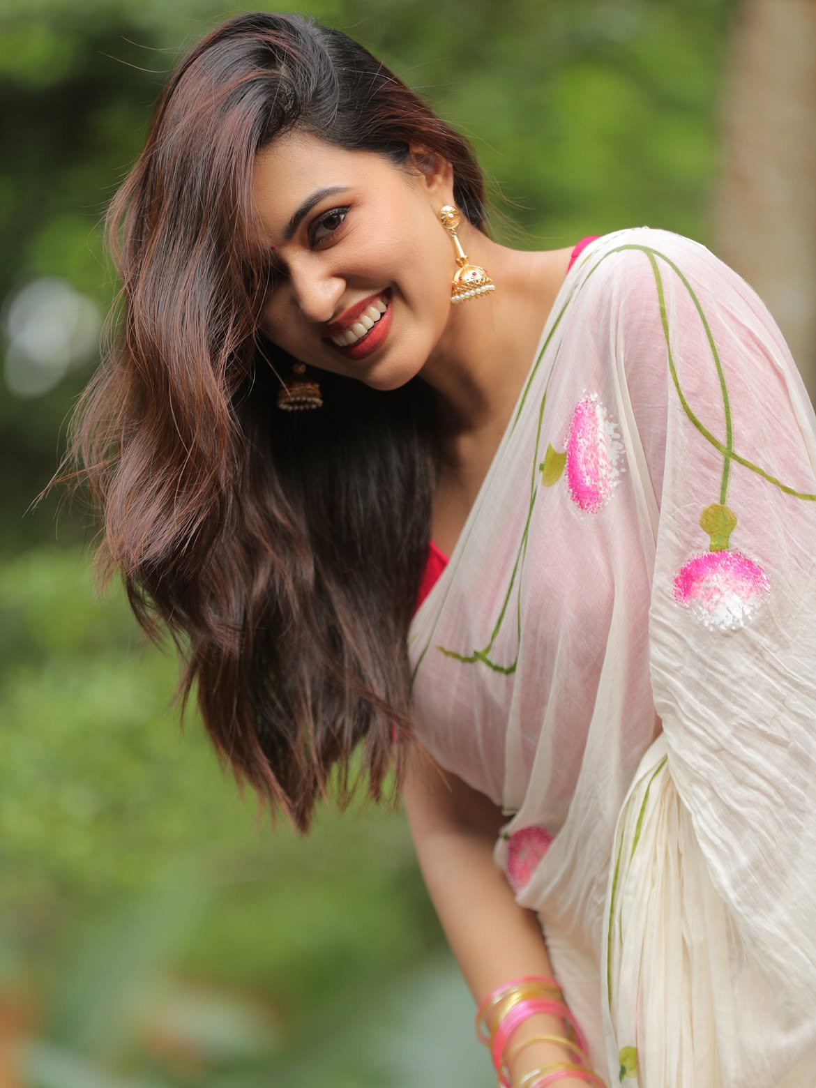 Anju Kurian Radiates Joy In Floral Saree Look