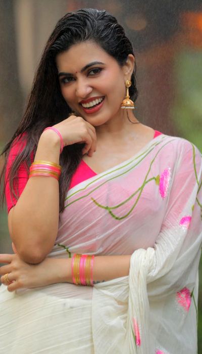 Anju Kurian Playful Monsoon Style With Wet Hair