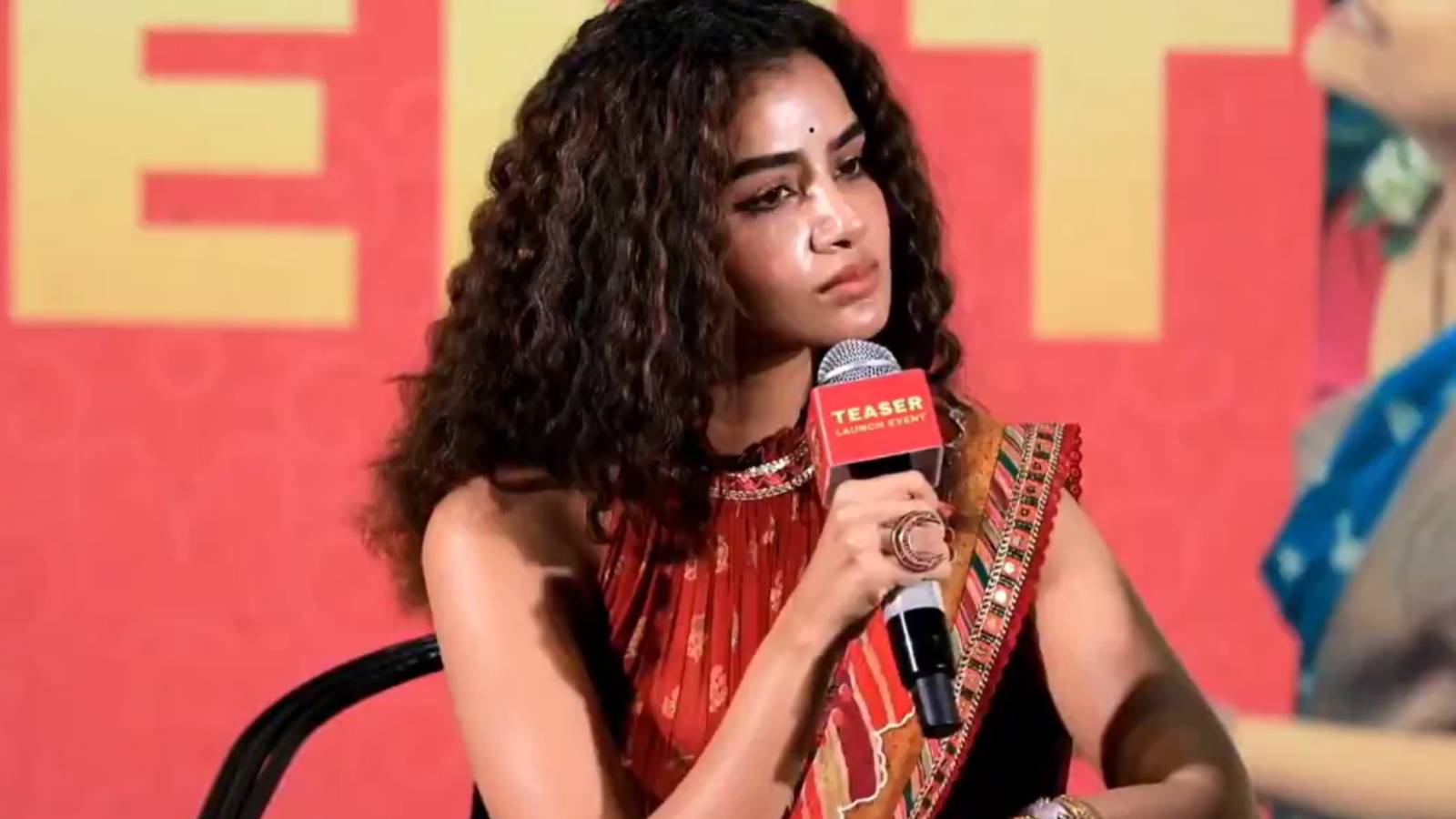 anupama-parameswaran-sharp-replay-to-reporter-crazy-kalyanam-event