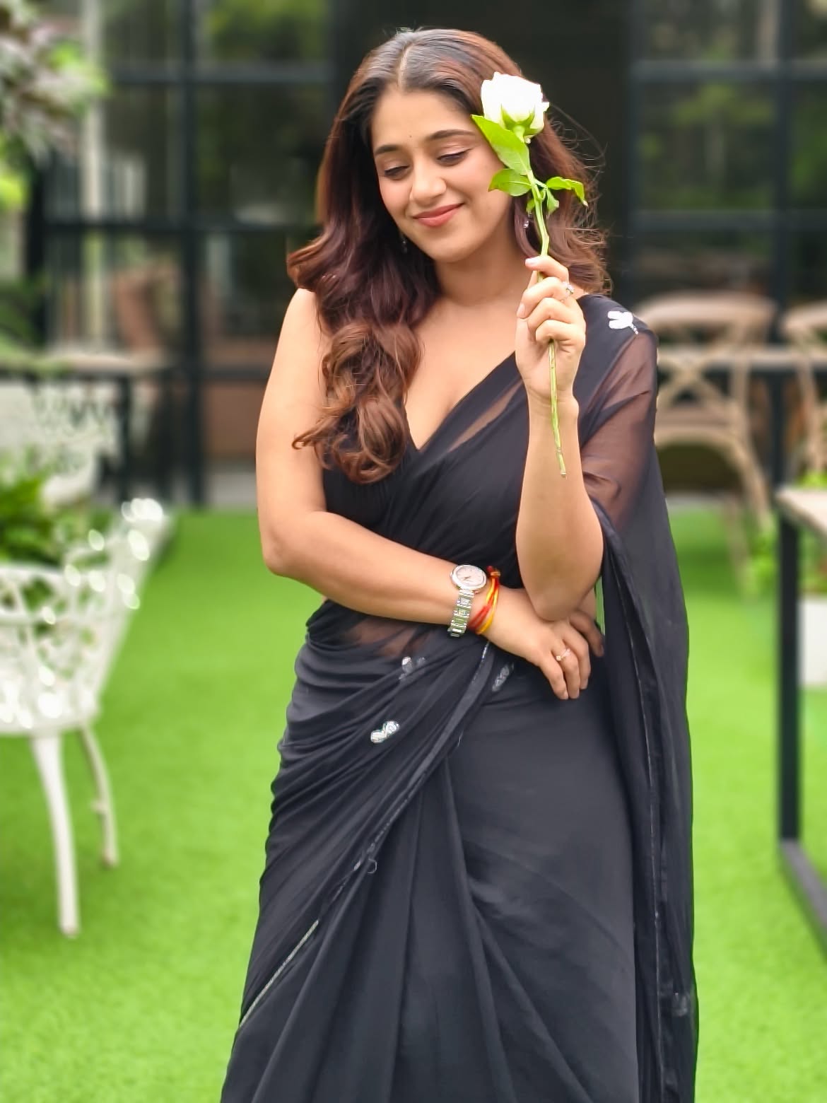 Chandni Bhagwananii Gives A Playful Side Glance!