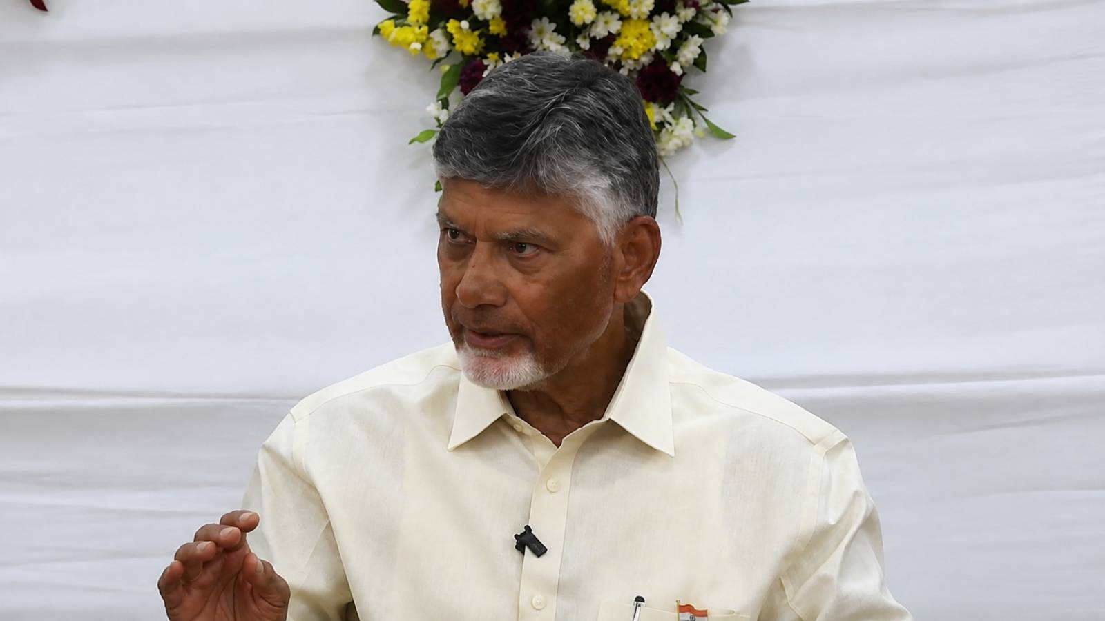 chandrababu-naidu-comments-on-election-money