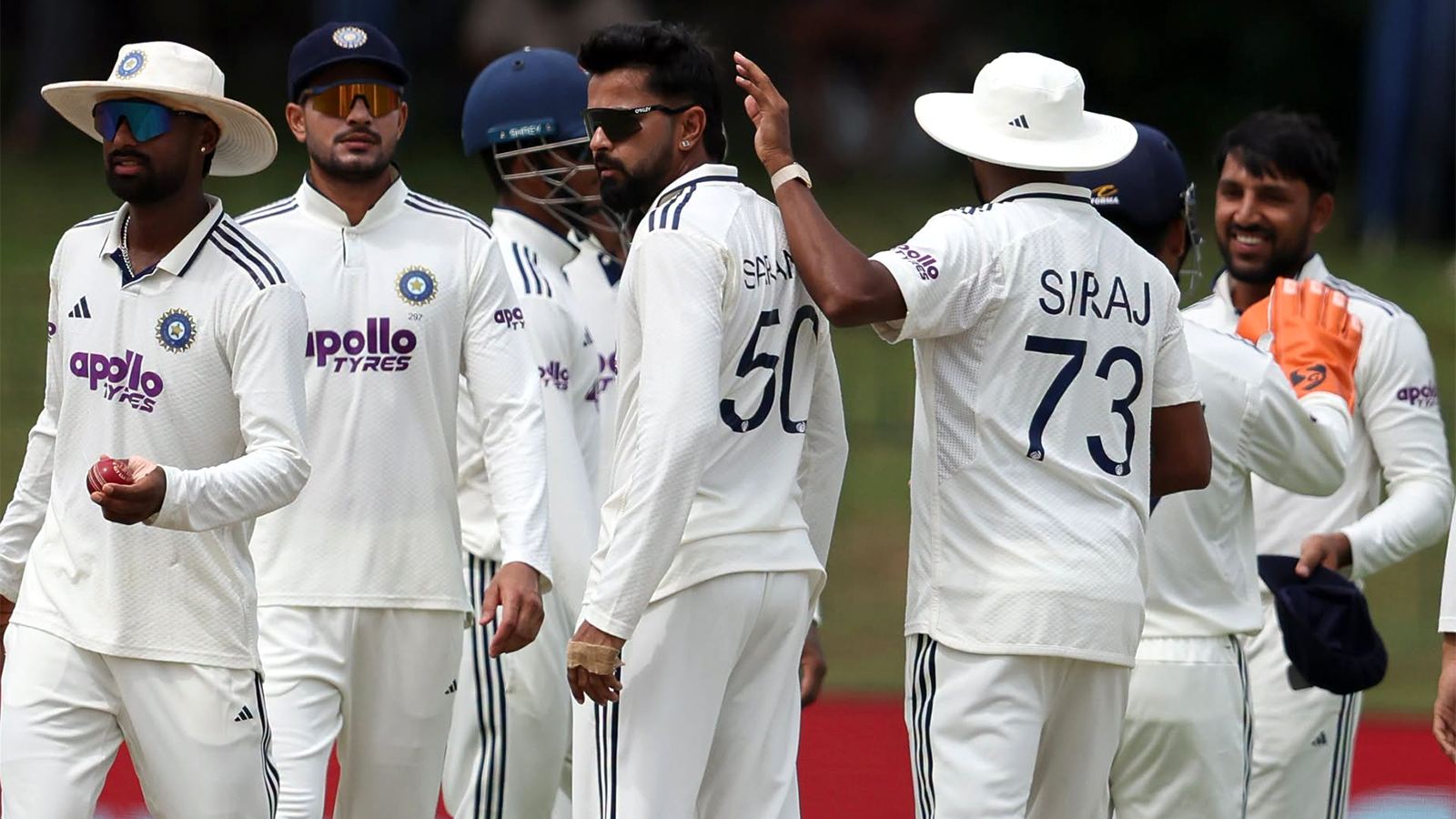 India bowlers celebrate wicket in Colombo Test