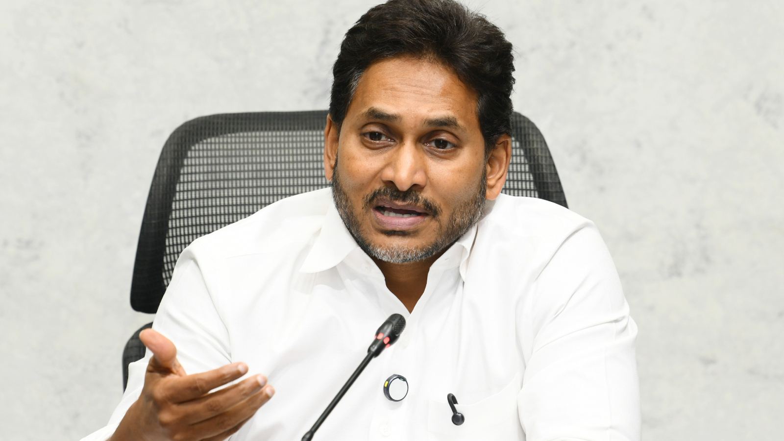 Jagan’s jail visit for Virupakshi